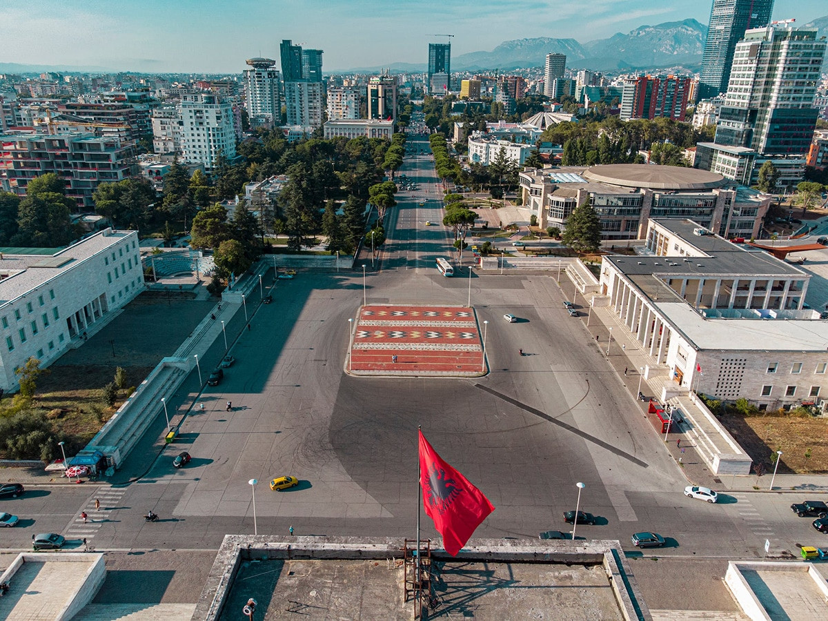 que hacer en tirana por libre