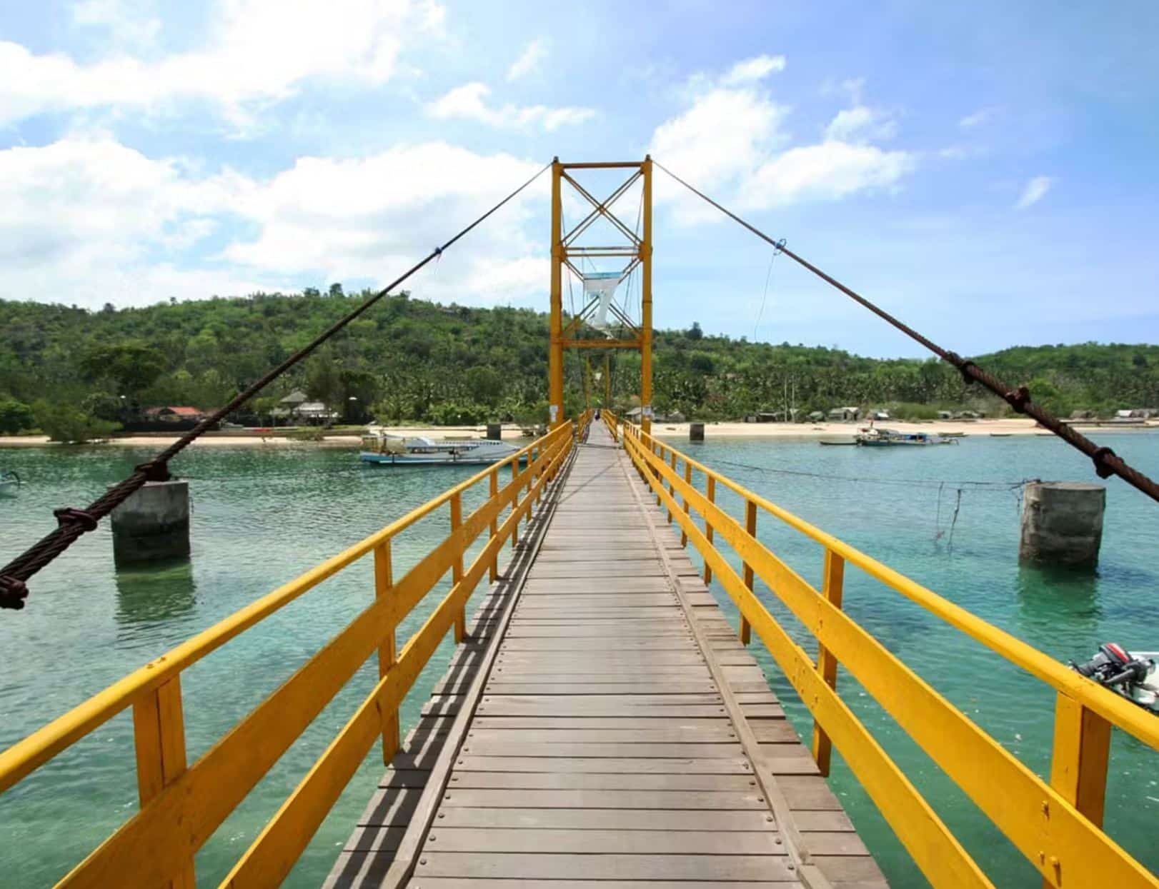 yellow bridge ceningan