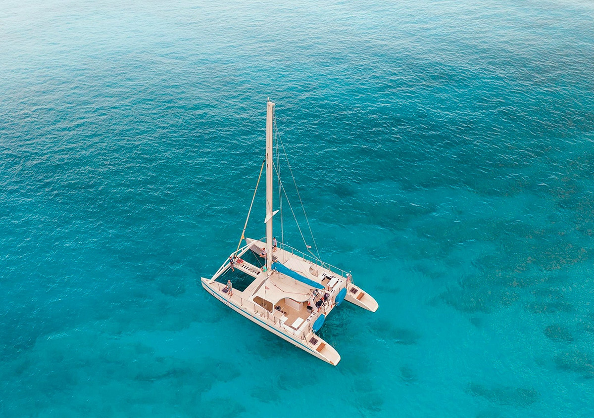 catamaran en polinesia francesa en 2025