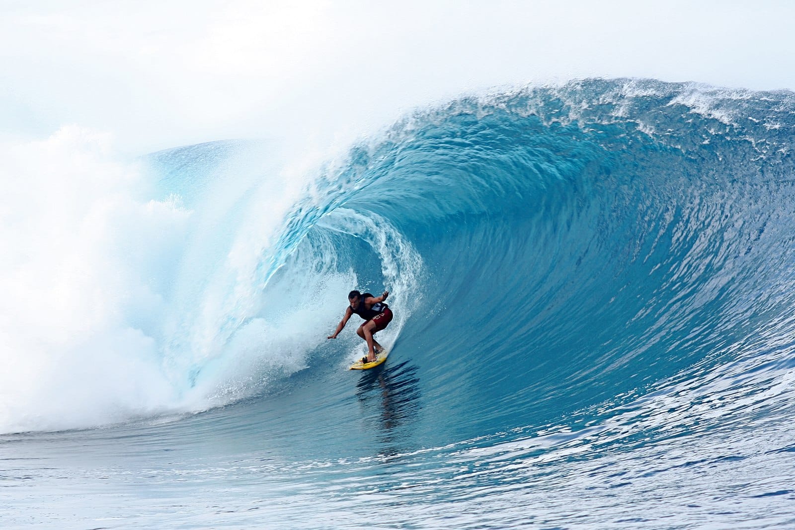 ver la ola de teahupoo en tahiti