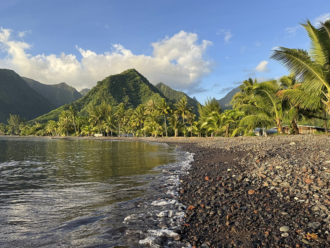 teahupoo beach